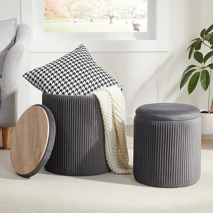 Duo Versatile di Pouf in Velluto: spazio elegante e confortevole