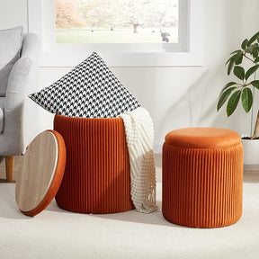 Duo Versatile di Pouf in Velluto: spazio elegante e confortevole