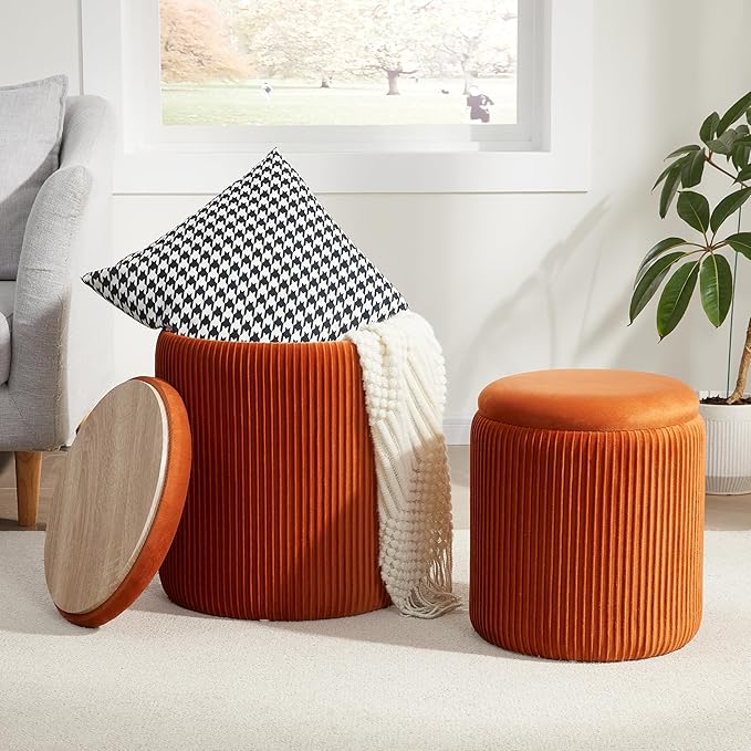 Duo Versatile di Pouf in Velluto: spazio elegante e confortevole