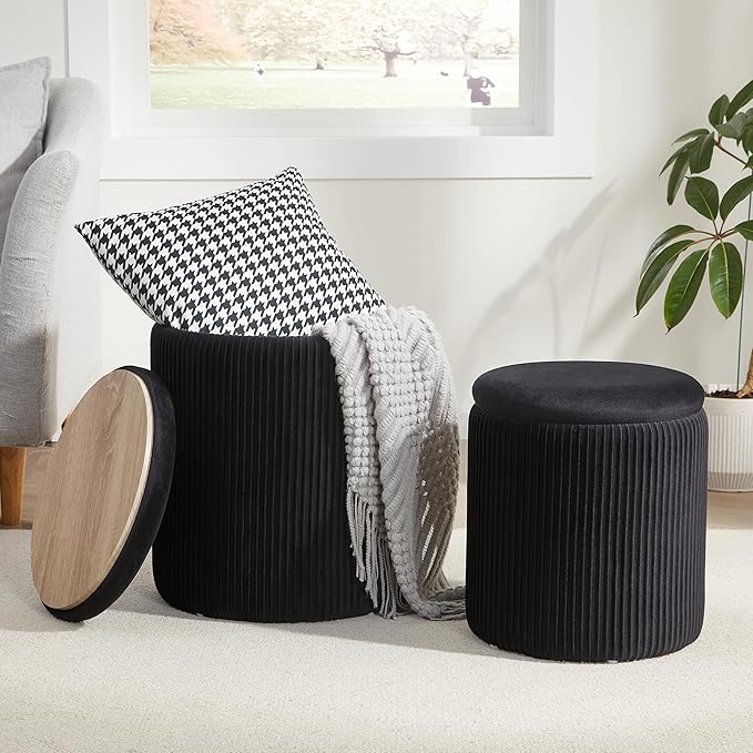 Duo Versatile di Pouf in Velluto: spazio elegante e confortevole